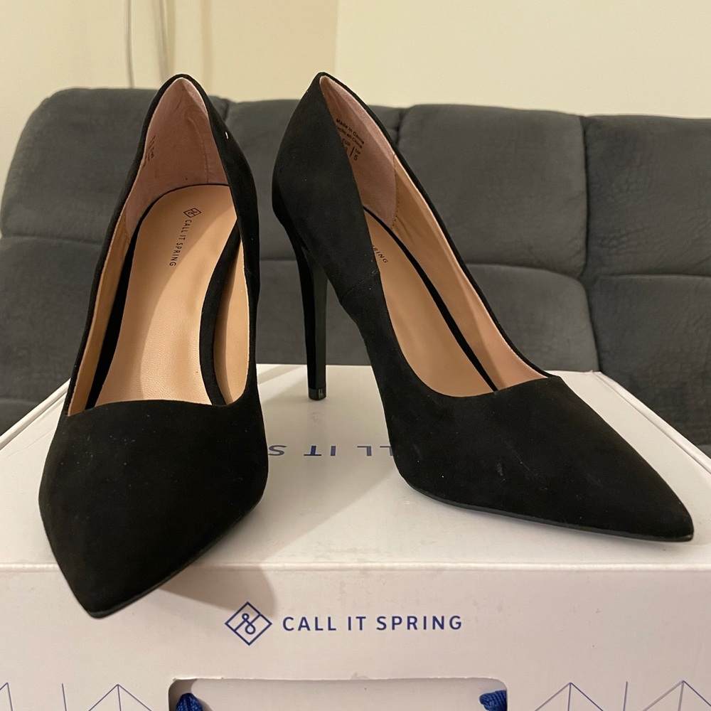 Classic black suede pointed toe pump -size 7.5